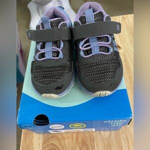 Stride Rite 360- Artin 3.0 Dark Grey, 6M. Gently used. Machine washable.